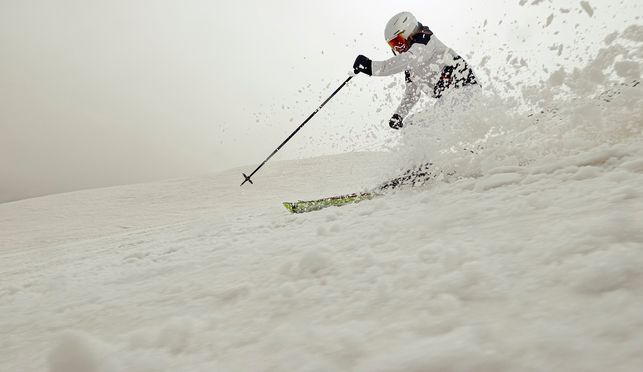 Schmal geschnittene, modische Skihose für Freeride und Piste