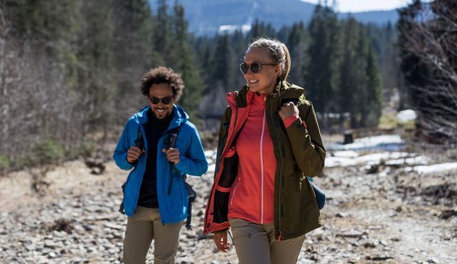 Warme, taillierte Outdoorjacke für Wandern und Freizeit