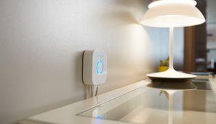 Erfordert eine Philips Hue Bridge