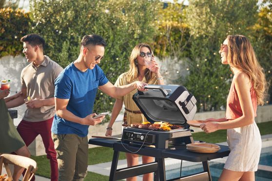 Ninja Woodfire Pro Connect XL Elektrischer Outdoor Grill & Smoker OG901EU