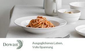 Minimalistische weiße Schalen