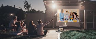 Unvergessliche Gartenpartys mit Outdoor Heimkino!