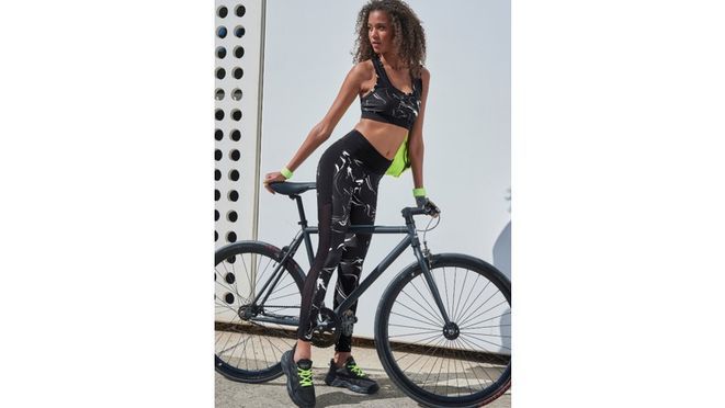 Erreiche neue Höchstleistungen mit den Performance Leggings von Lascana active!