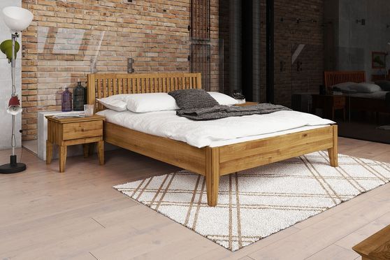 Doppelbett Sydo 1 Wildeiche massiv 200x200cm mit Holzkopfteil und Holzbeinen