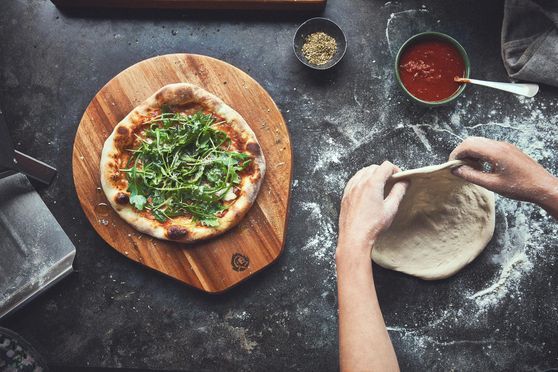 Mit dem Pizzabrett wird stilvoll aufgetischt!