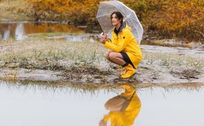 Basic MADSea Regenmantel in gelb verlängertes Rückenteil