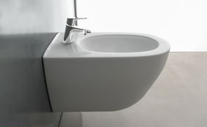 WANDHÄNGENDES BIDET WASCHBECKENDUSCHE