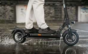 Robust und spritzwassergeschützt: Der Joyor Y8 S E Scooter!