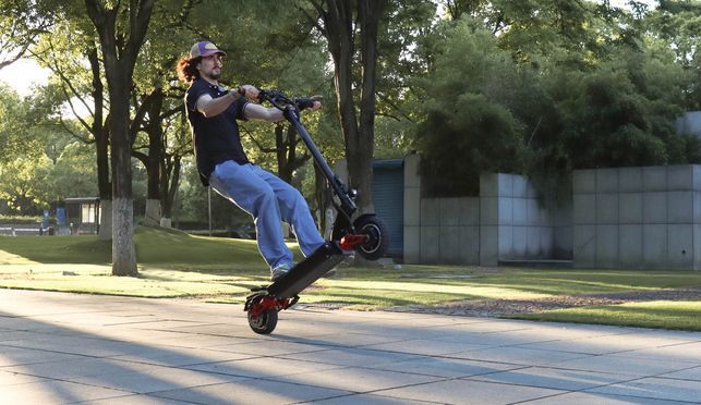 Miniwalker Tiger 10 Pro+ – Der Rennscooter für wahre Abenteurer