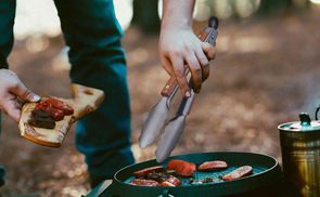 Egal ob Steak, Gemüse oder Fisch – die Zange macht alles mit