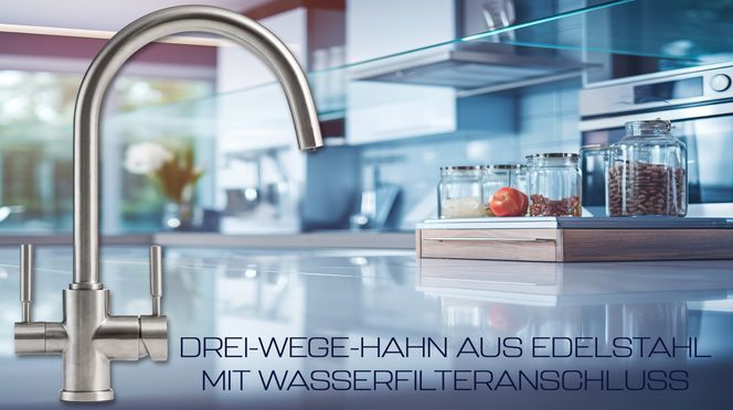 Küchenarmatur aus Edelstahl mit Wasserfilteranschluss. 