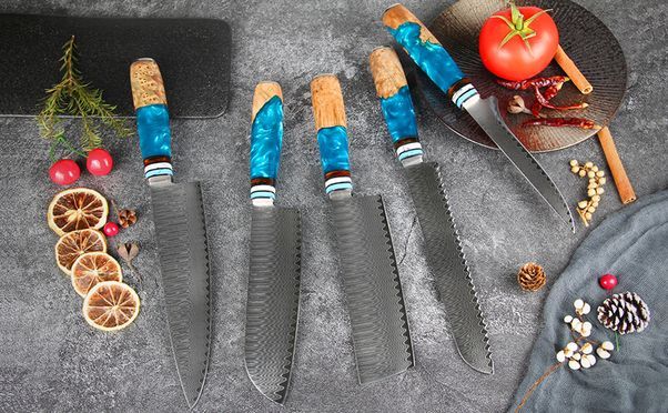 5 teiliges Damast Kochmesser set aus Damaststahl mit Blau Harzgriff