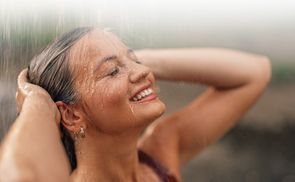 Gefühl, unter einem Wasserfall zu duschen