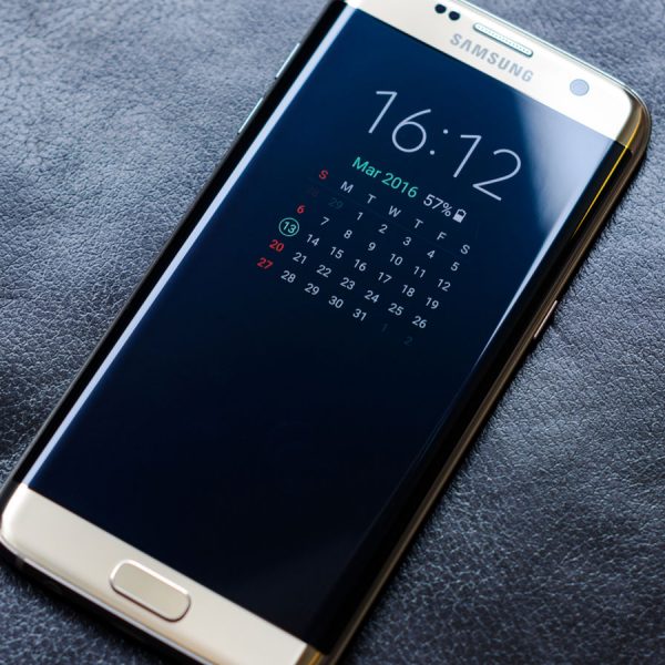 Das Samsung Galaxy S7 edge.