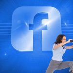 Frau mit Fernglas vor Facebook-Logo