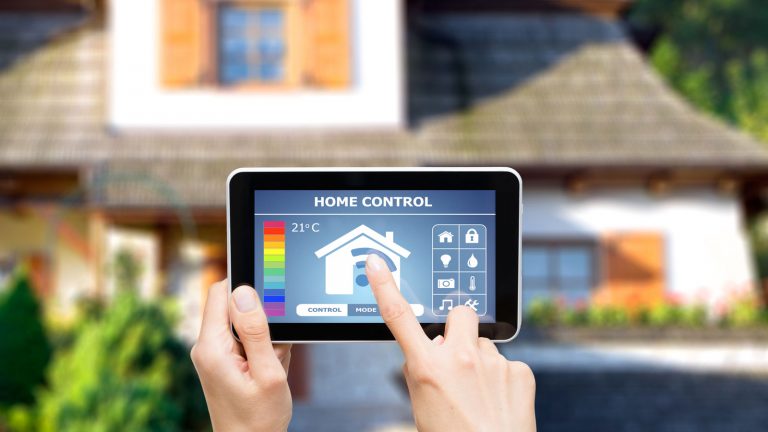 Fernsteuerung von Haustechnik mit Smart-Home-Systemen