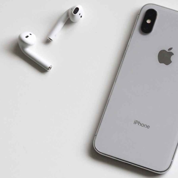 iPhone X mit AirPods