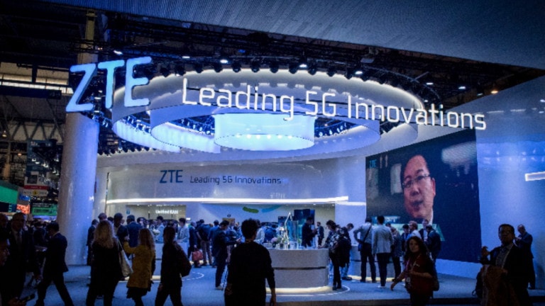 ZTE-Messestand mit Slogan &quot;Leading 5G Innovations&quot;