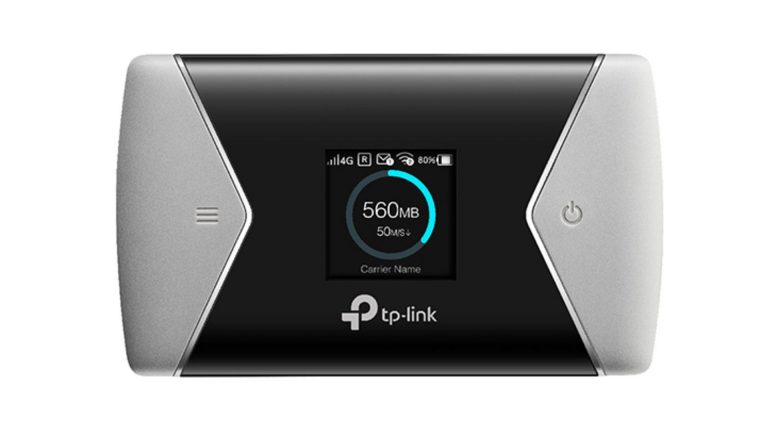 Produktfoto des TP-Link M7650 LTE-Routers von oben mit Blick auf das Display.